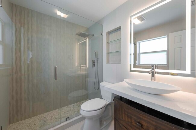 Building Photo - 2289 Windsor Rd