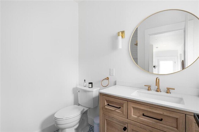 Building Photo - 69 Connection St