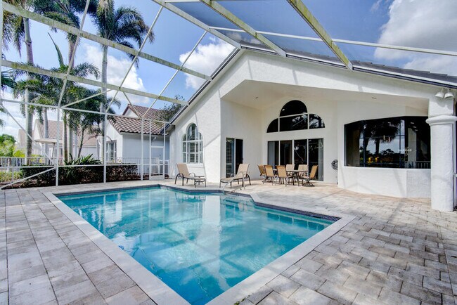 Building Photo - 6646 Oakmont Way