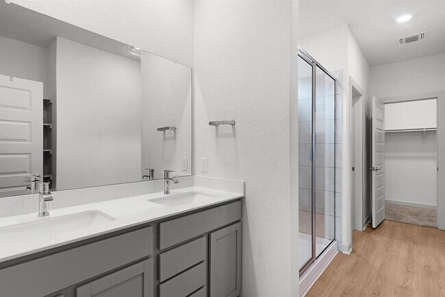 Building Photo - 10933 Tildon Ave