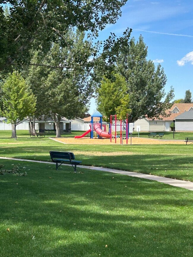 Building Photo - 4 Bed 2.5 Bath Home in Spanish Fork For Rent