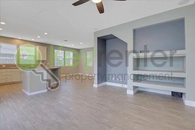 Building Photo - 461 Anjou Cir