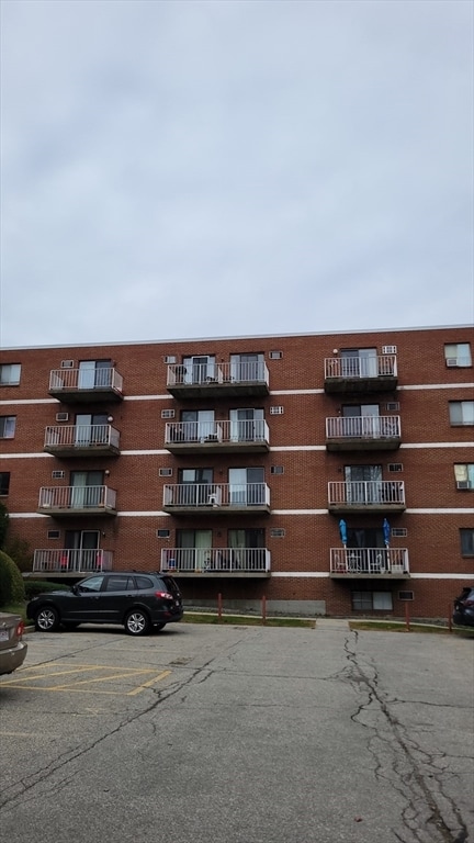 Building Photo - 145 Pleasant St