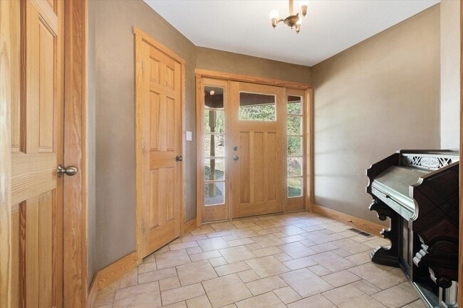 Building Photo - 102 N Gaw St