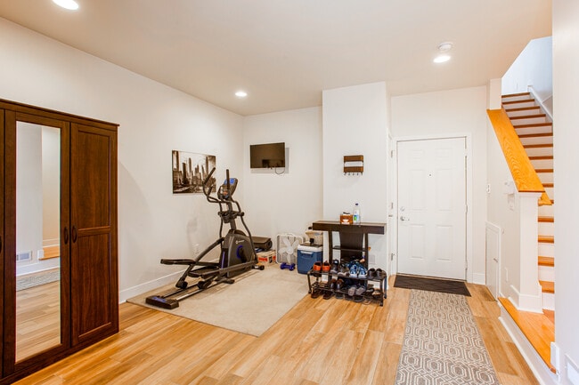 Building Photo - 309 Montrose St