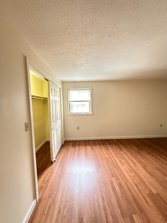 Building Photo - 826 State St