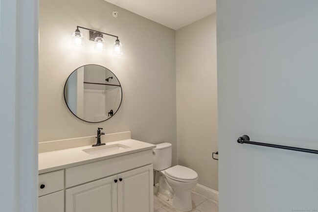 Building Photo - 500 Edgewater Cir