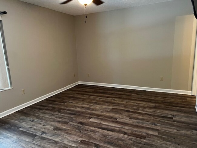 Building Photo - Maryville 37804 - 2 bedroom 2 bath condo -...