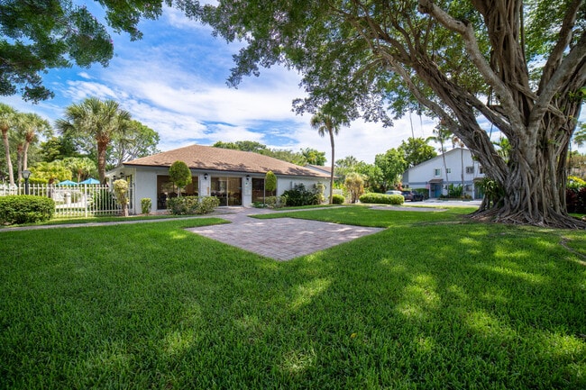 Building Photo - 2720 S Oakland Forest Dr