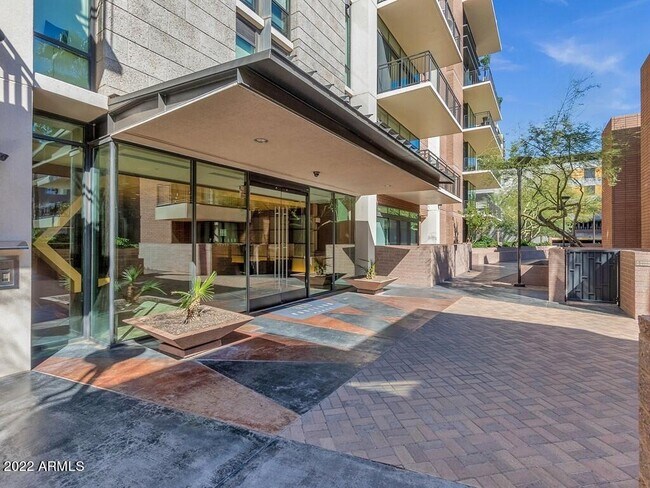 Building Photo - 208 W Portland St