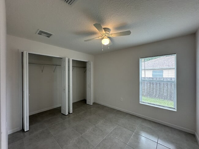 Building Photo - Charming 4-Bedroom Home with Granite Count...