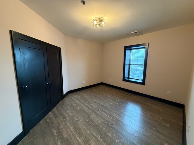 Building Photo - Penn Ave