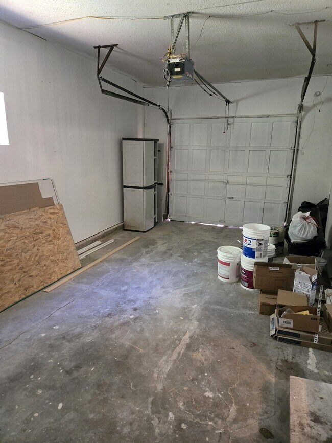 Building Photo - 7922 W 92nd St