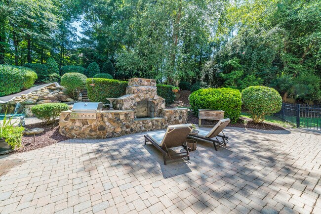 Building Photo - 1008 Medinah Ct