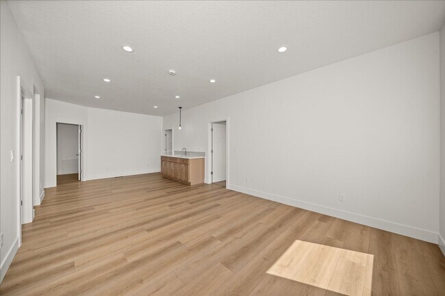 Building Photo - $3,375 - 4 Bed / 3 Bath Stunning Brand New...