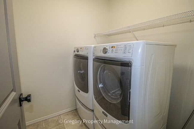 Building Photo - Beautiful and Modern Two-Story Home in Great Millcreek Location! 3 Bedrooms, 2.5 Bathrooms, Spaci...