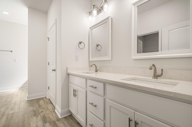 Building Photo - 4902 Kensington Ln