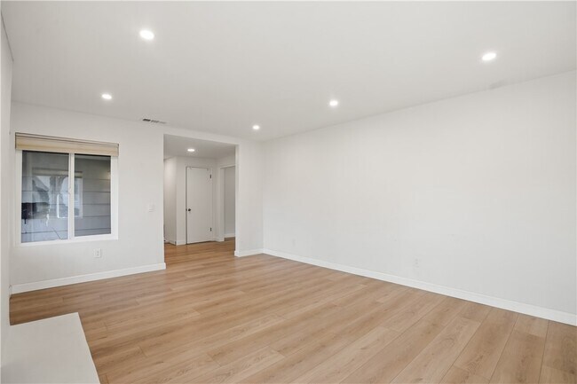 Building Photo - 1185 La Subida Ct