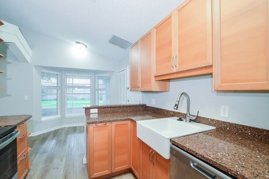 Building Photo - 1023 Moccasin Run Rd