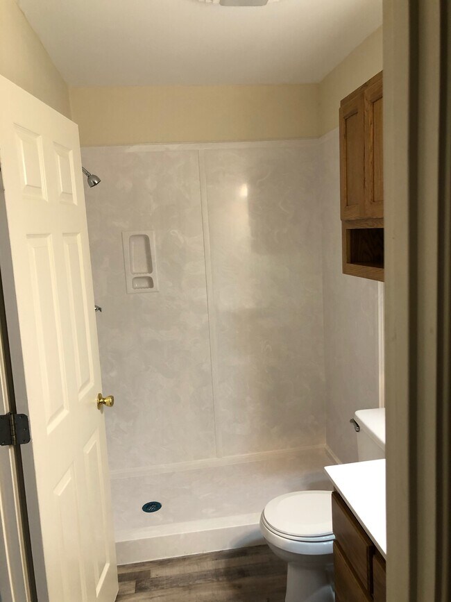 Building Photo - 300 Fischer Ln