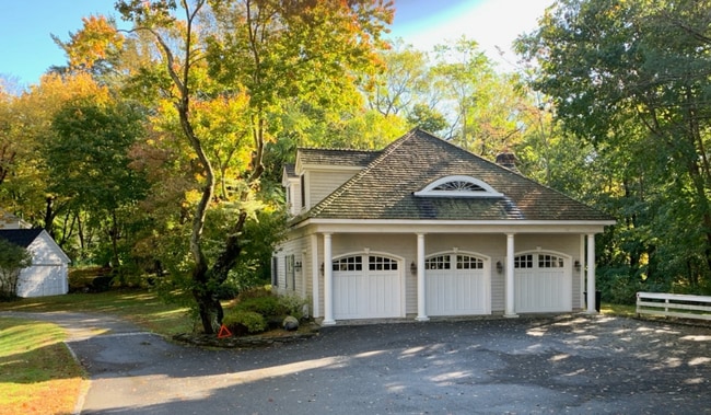 Primary Photo - 120 Plainview Rd
