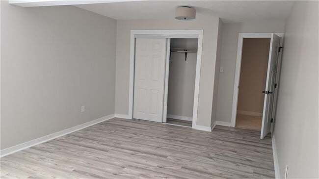 Building Photo - 170 High Pointe Dr