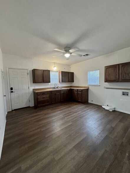 Building Photo - 1702 S 7th St