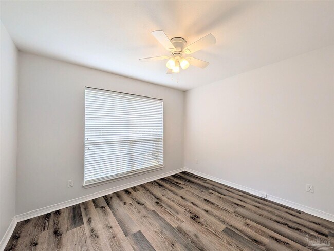 Building Photo - 28 Easton St