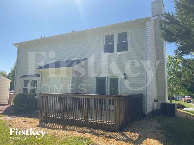 Building Photo - 12 Hickory Knoll Ct