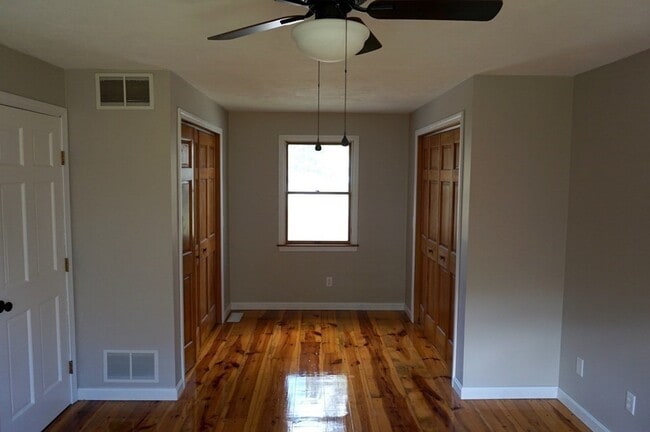 Building Photo - 90 Groton St