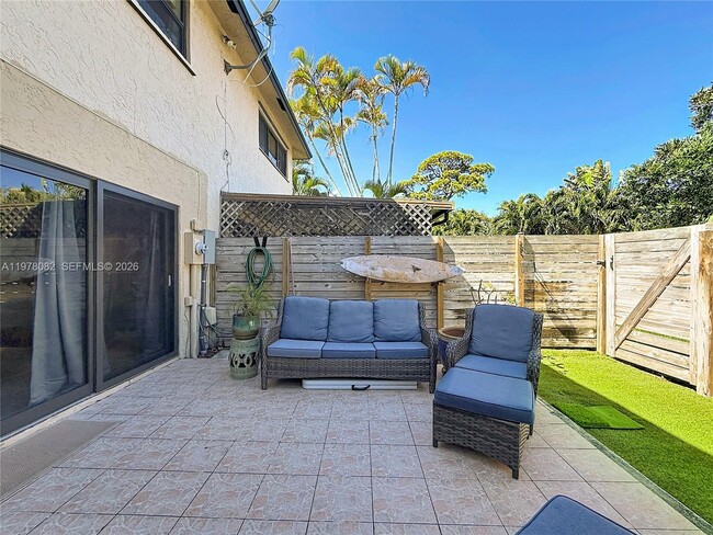 Building Photo - 2128 NE 9th Ave