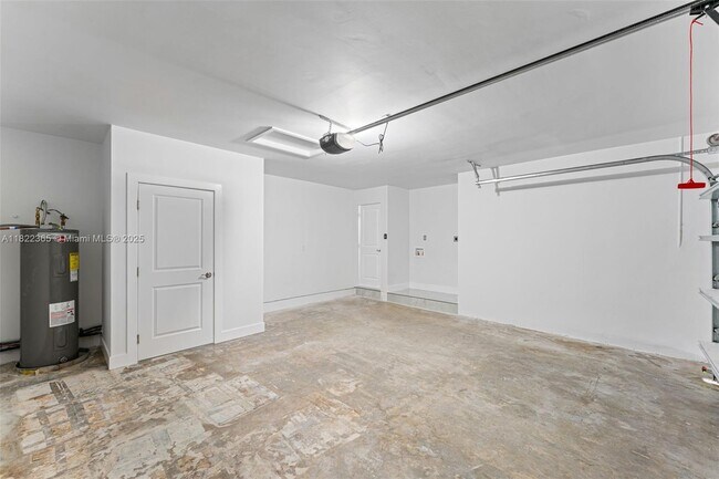 Building Photo - 9940 SW 155th Ave