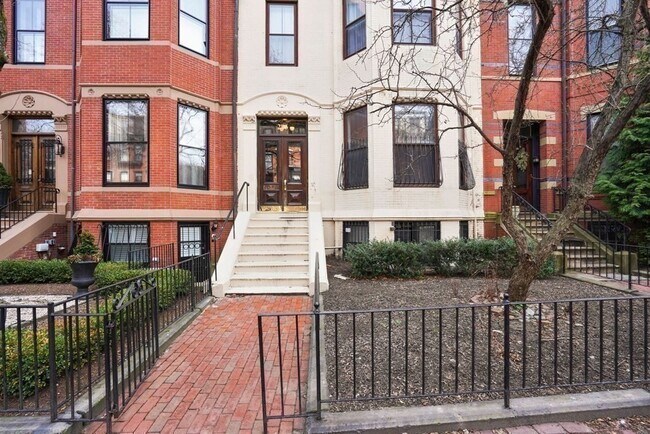 Building Photo - 296 Marlborough St