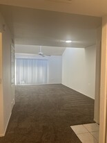 Building Photo - 9990 N Scottsdale Rd