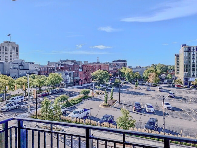 Building Photo - 111 N Ashley St