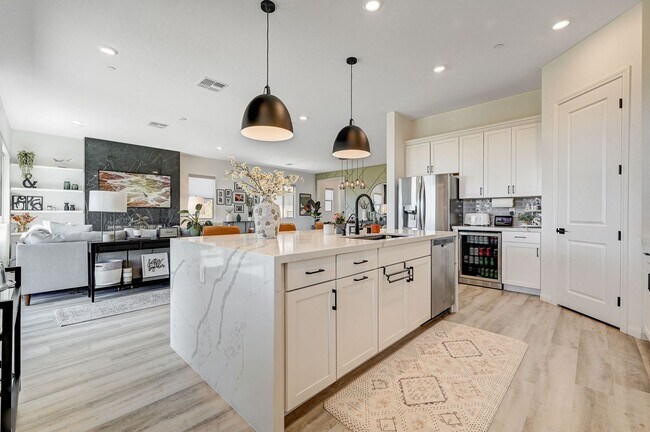 Building Photo - Stunning Fully Furnished 5-Bedroom Home in...