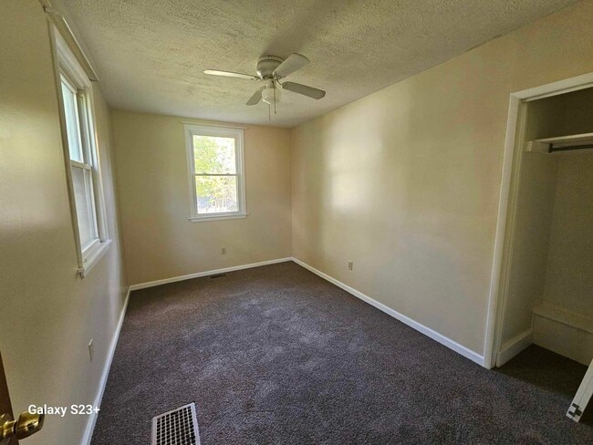Building Photo - Kent 2-bedroom 1 bath house for rent