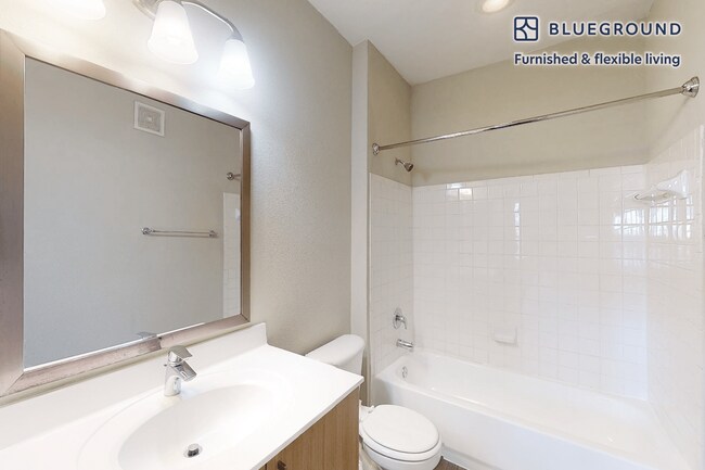 Building Photo - 2350 26th Ct S