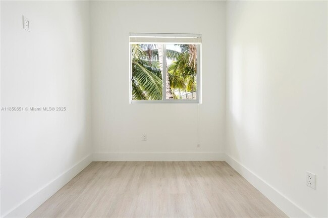 Building Photo - 624 Santander Ave