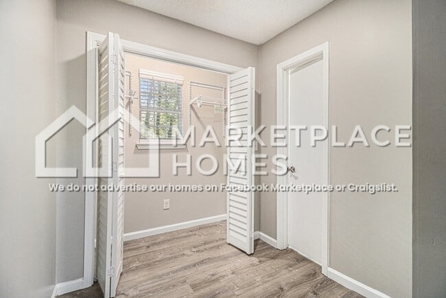 Building Photo - 5028 Chadwick Ct