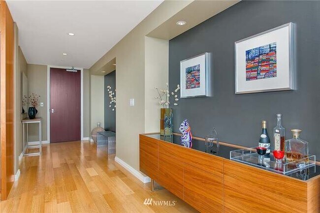 Building Photo - 10700 NE 4th St