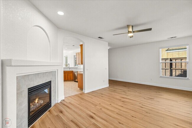 Building Photo - Beautiful 3(4) Bedroom/2 Bath Home Located in Lodi Ca