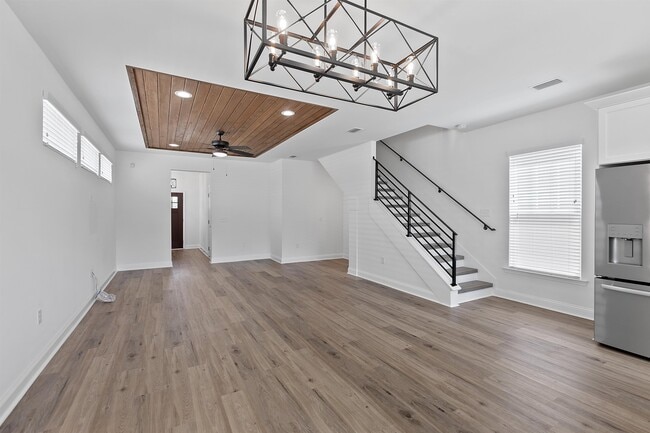 Building Photo - 5643 Fletcher Oaks Dr