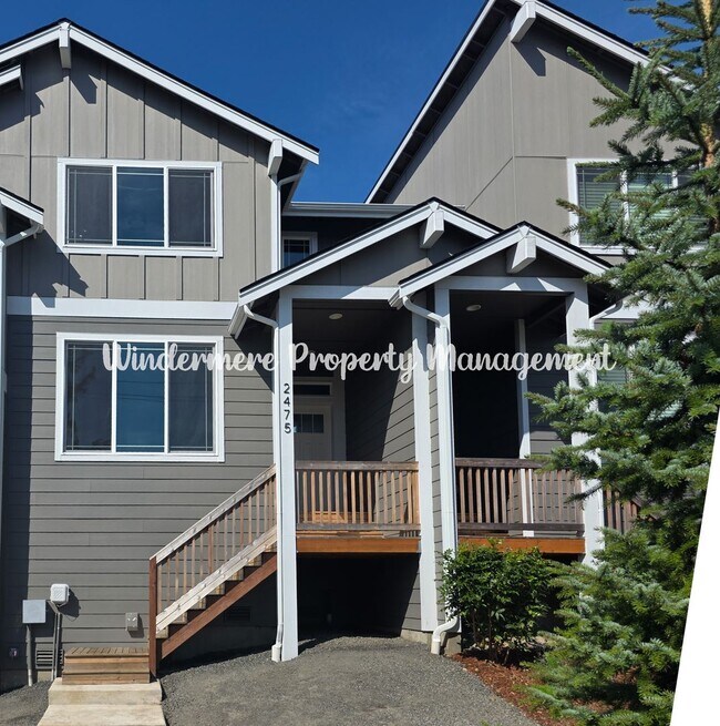 Building Photo - Bright and charming 3 bed townhome in Pinn...