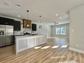 Building Photo - 2444 Carmel St