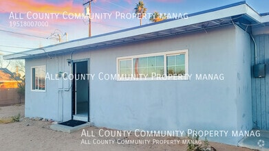 Building Photo - 2 Bed 1 Bath Apartment In Twentynine Palms!