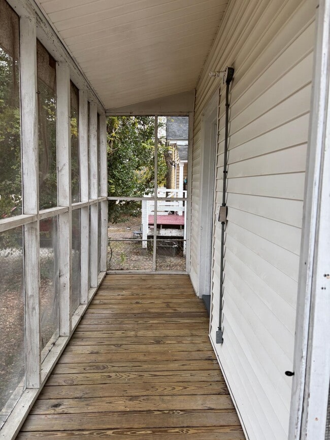 Building Photo - 403 W Hampton Ave