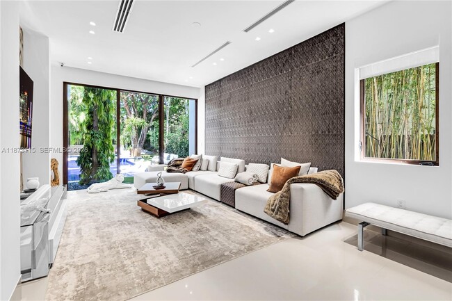 Building Photo - 3009 Pine Tree Dr