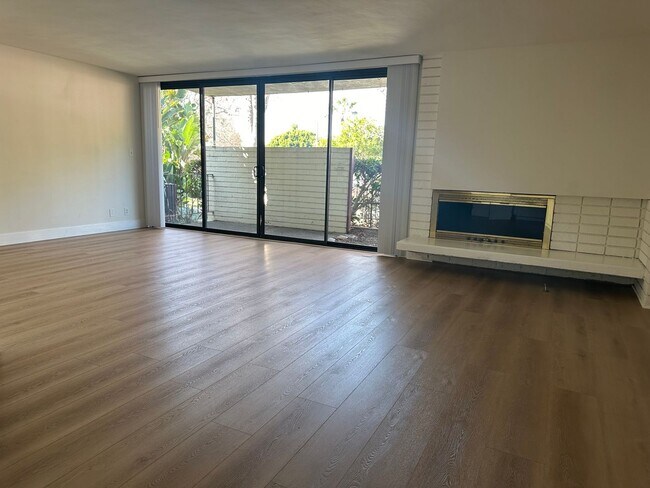 Building Photo - 7700 Pso Del Rey
