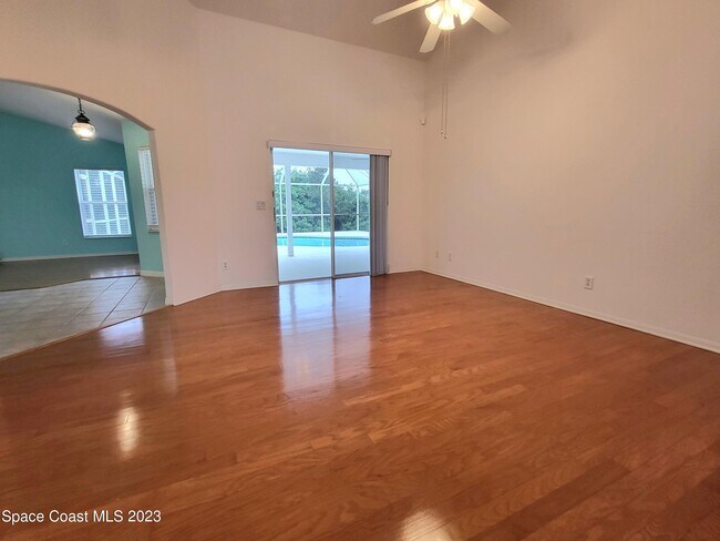 Building Photo - 1573 Laramie Cir